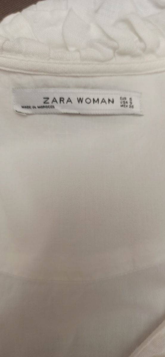 Vestido midi falda vuelo blanco de Zara