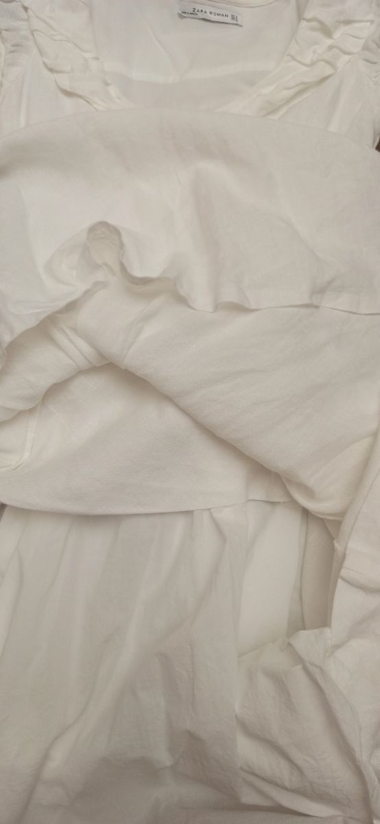 Vestido midi falda vuelo blanco de Zara