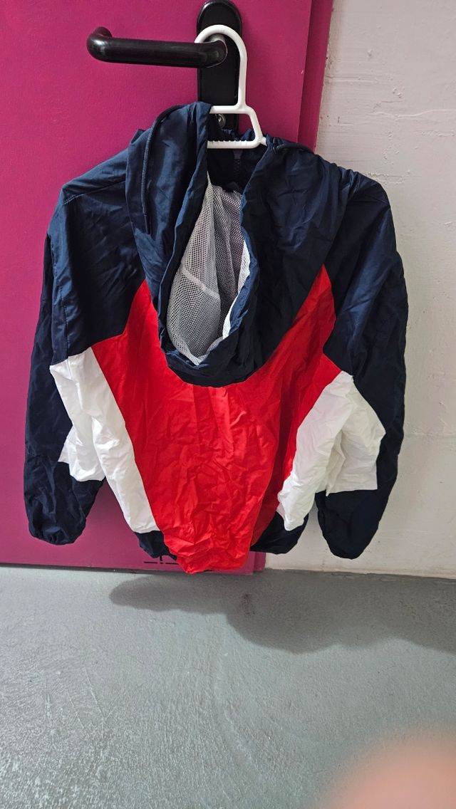 Impermeabile con cappuccio e traspirante