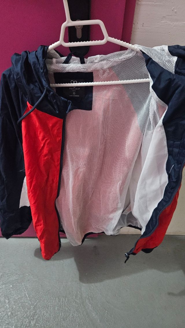 Impermeabile con cappuccio e traspirante