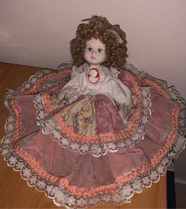 Bambola in porcellana