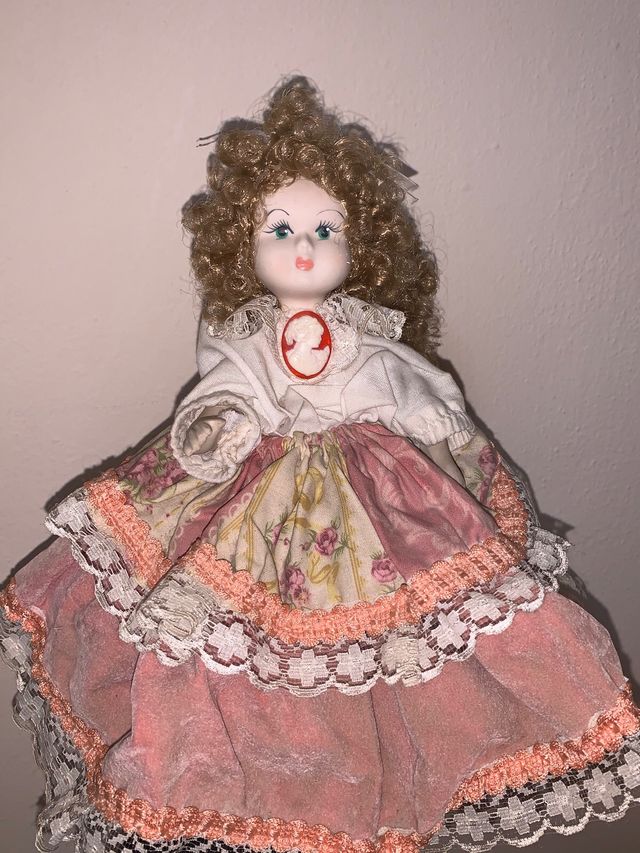 Bambola in porcellana