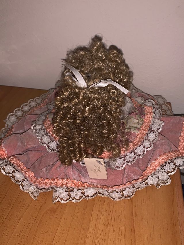 Bambola in porcellana