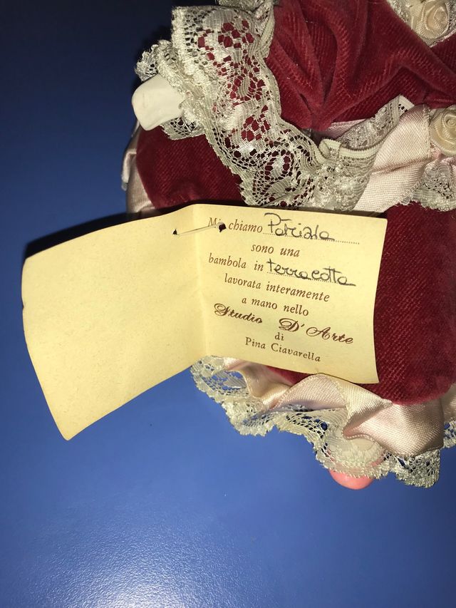 Bambola in terracotta