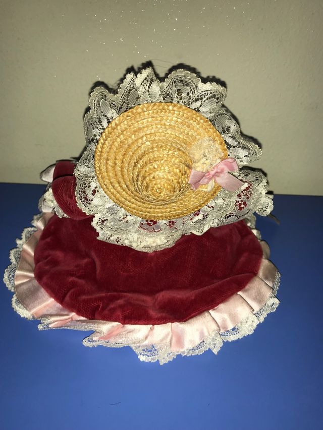 Bambola in terracotta