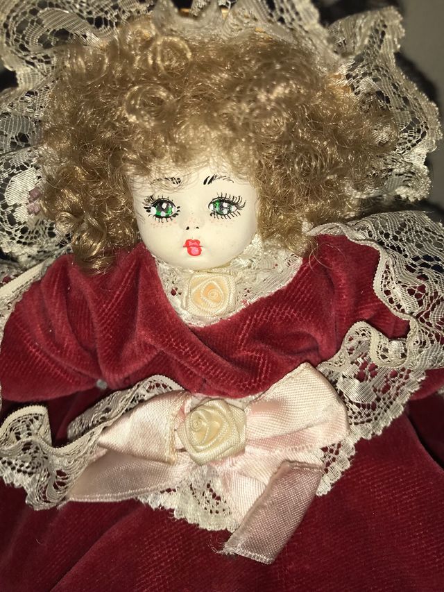 Bambola in terracotta