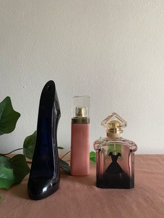 Bottiglie di profumo vuote