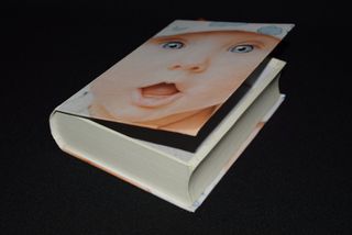 Caixa de arrumos em forma de livro