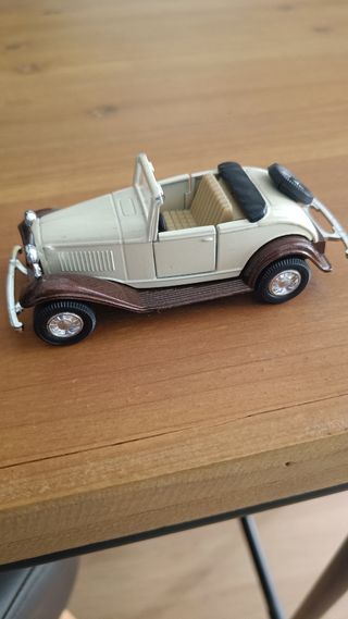 Figura de coche clasico