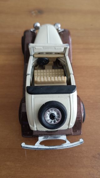 Figura de coche clasico