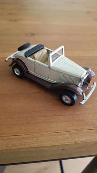 Figura de coche clasico
