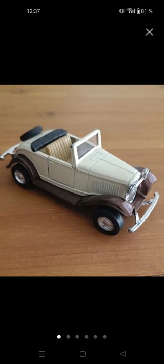 Figura de coche clasico