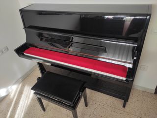 Piano Petrof