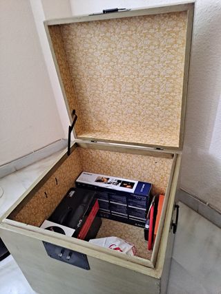 Baúl arcón-mesa auxiliar de madera