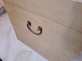 Baúl arcón-mesa auxiliar de madera