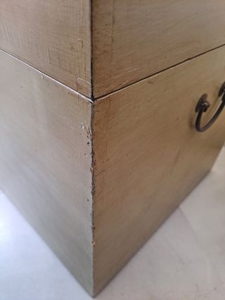 Baúl arcón-mesa auxiliar de madera