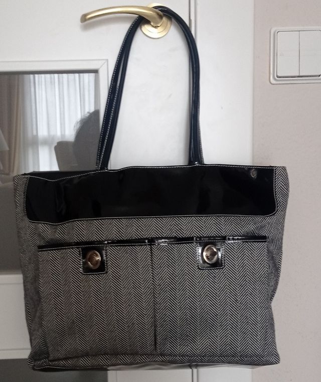 Bolso shopper de Charol negro