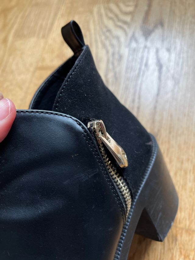 Botin tacon ancho Negro