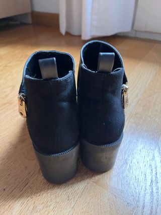 Botin tacon ancho Negro