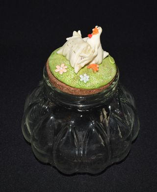 Saleiro vintage em vidro com tampa decorativa