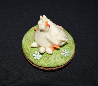 Saleiro vintage em vidro com tampa decorativa