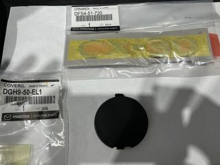 Anagrama Mazda CX-30 y tapa gancho de paragolpe