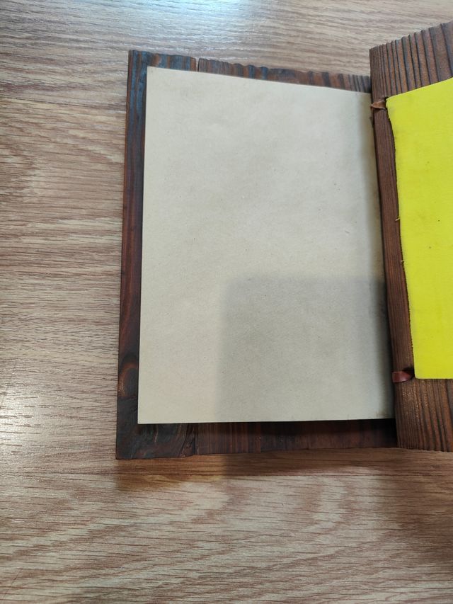 Libreta con cubierta de madera