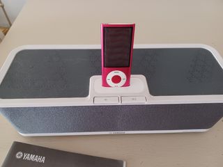 Altavoz portátil Yamaha PDX-30 + iPod nano