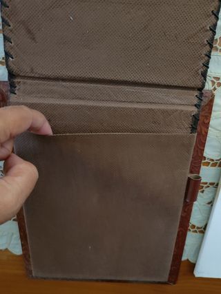 LIBRETA CON DIBUJOS EN RELIEVE.