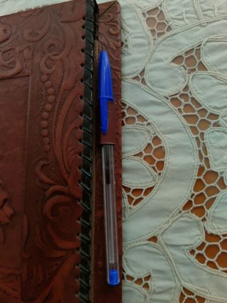 LIBRETA CON DIBUJOS EN RELIEVE.
