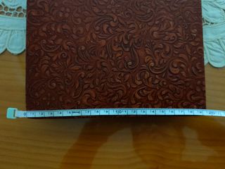 LIBRETA CON DIBUJOS EN RELIEVE.