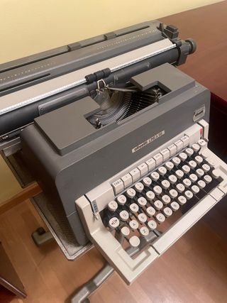 Máquina de escribir Olivetti LINEA 98
