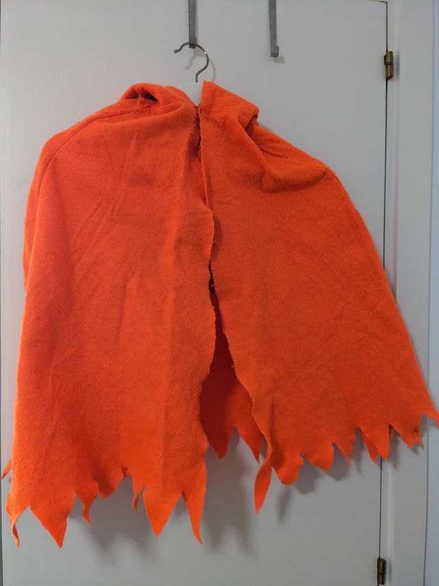 disfraz de calabaza en forma de capa con capucha