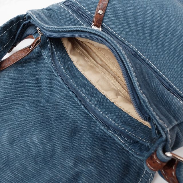 Borsa in jeans con inserti in pelle e patchwork