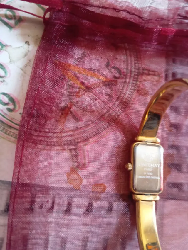 Reloj muy finito como nuevo