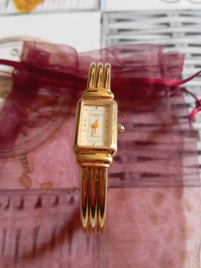 Reloj muy finito como nuevo