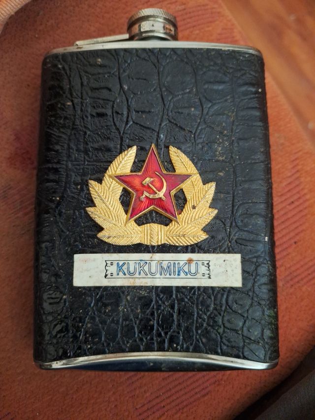 LOTE INSIGNIAS ,HEBILLA, Y PETACA ANTIGUA URRSS