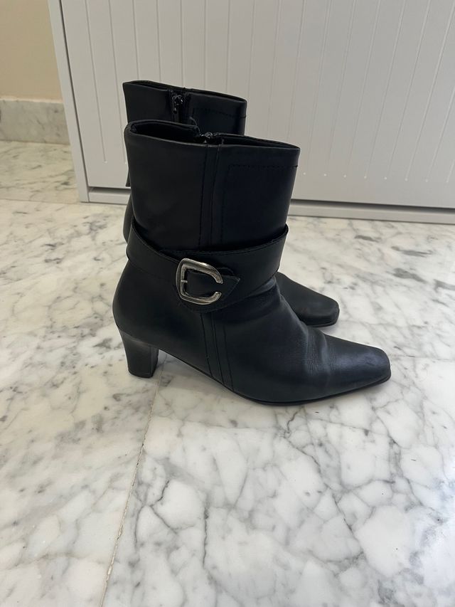 Botines negros de piel