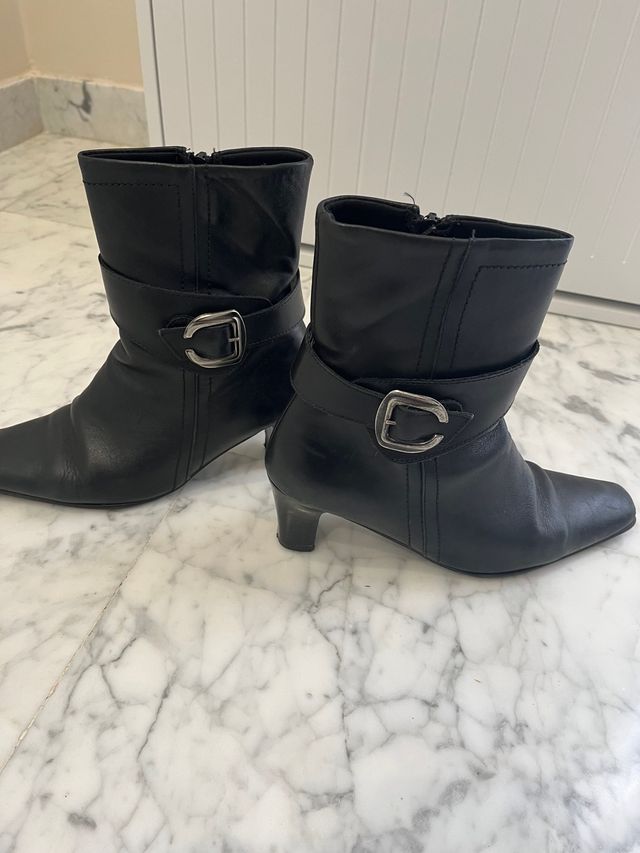 Botines negros de piel