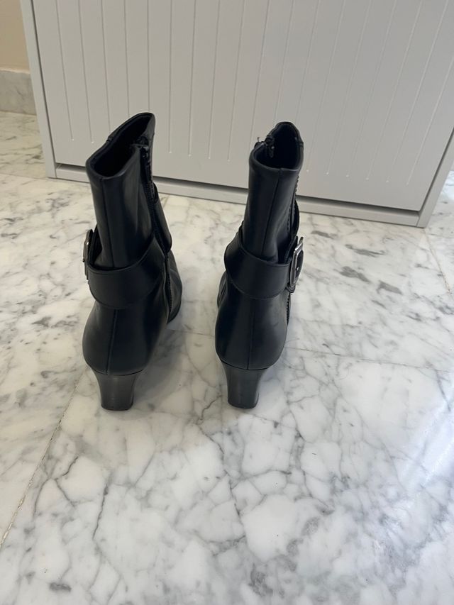 Botines negros de piel