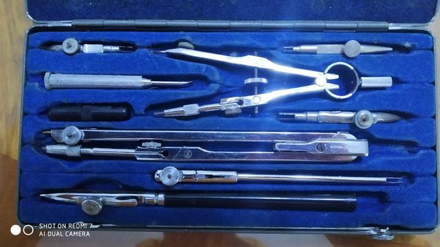 CAJA DE COMPASES VINTAGE