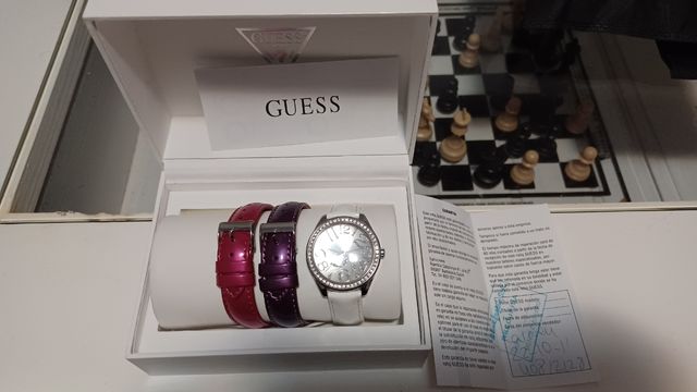 Espectacular reloj de la marca GUESS