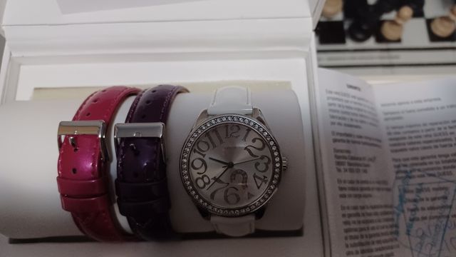 Espectacular reloj de la marca GUESS