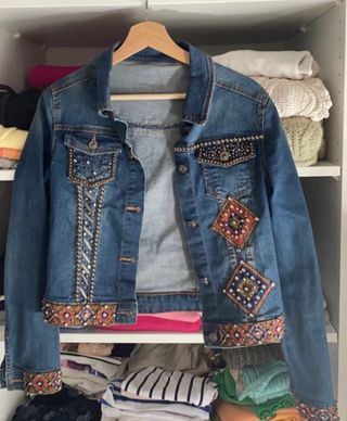 chaqueta vaquera abalorios