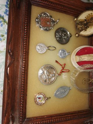 Colección de medallas y Santos