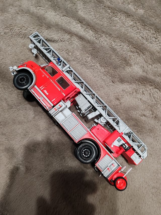 Camión de bomberos 1/43