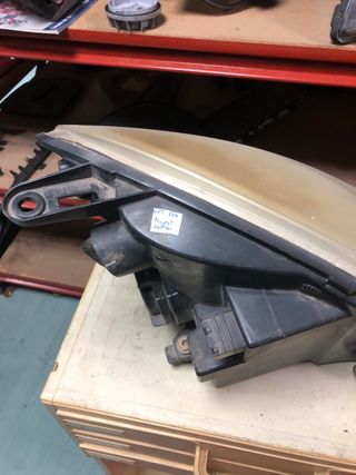 faro peugeot parnert izq