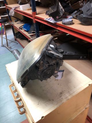 faro peugeot parnert izq