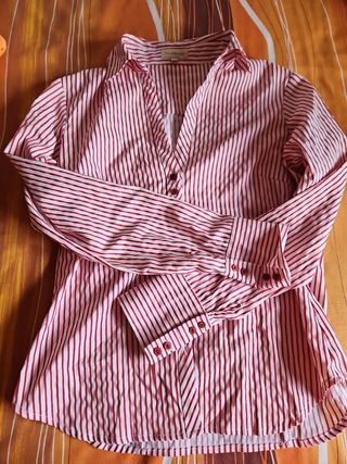 Camisa de rayas blancas roja