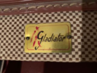 MALETA ANTIGUA. MARCA GLADIATOR